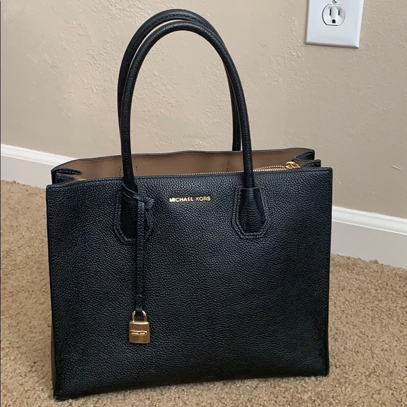 Michael Kors Handbags - Michael kors
